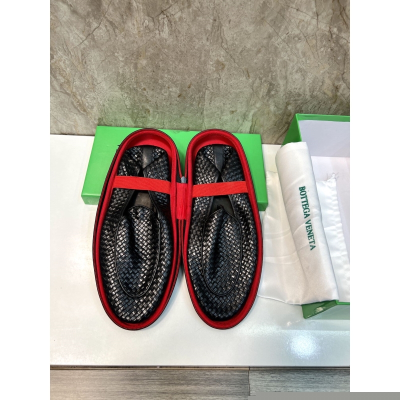 bo*te*ga Ve*ne*ta leather shoes